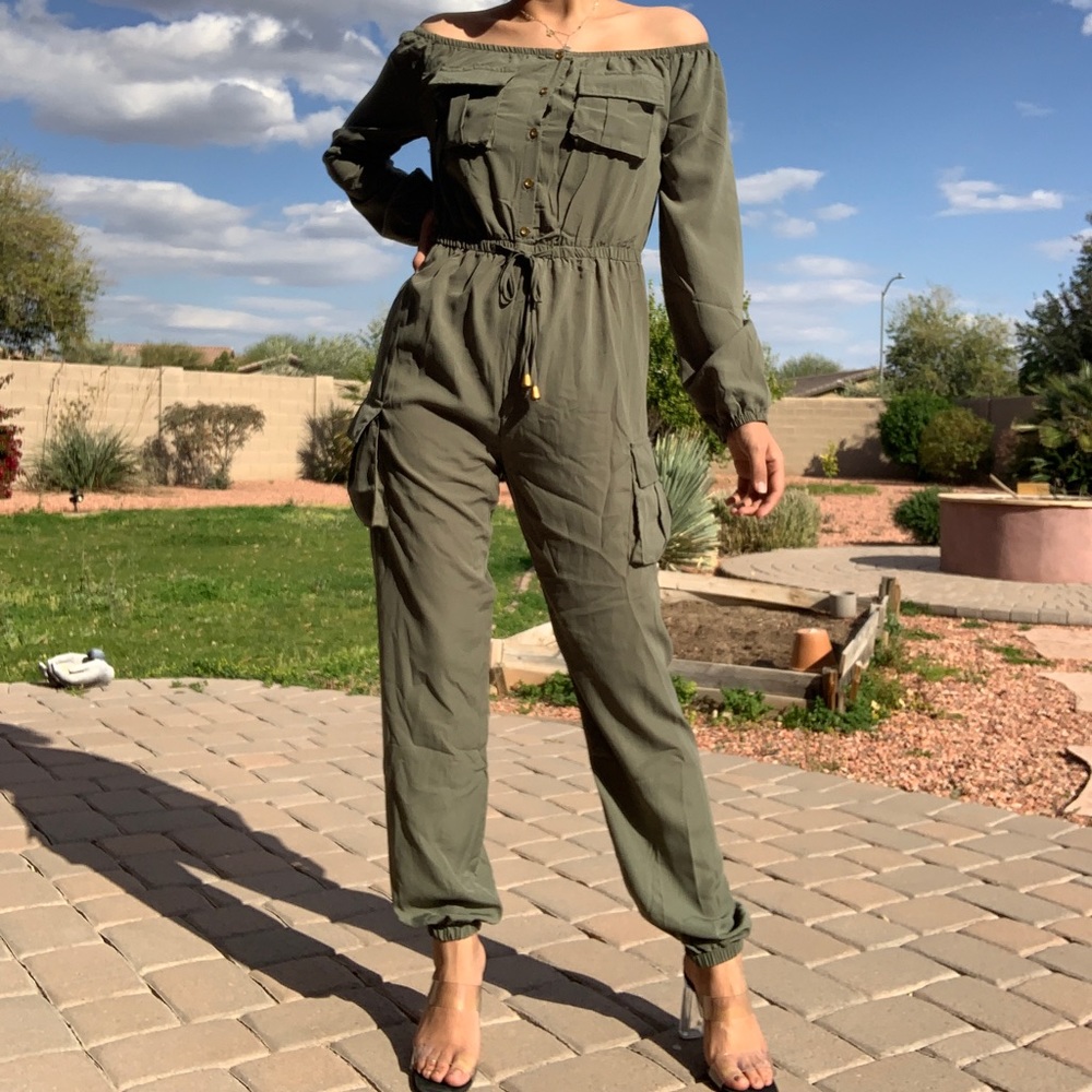 Green jumpsuit size small brand Riley & James